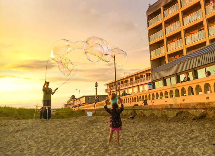 Seaside Beach Bubbles Oregon multigenerational trip