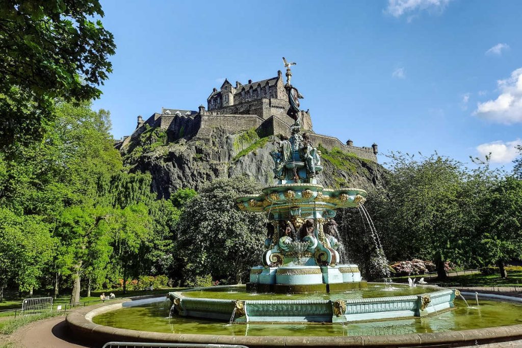princes-street-gardens-Edinburgh-for-couples