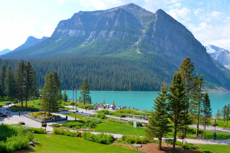 Lake Louise with mountains