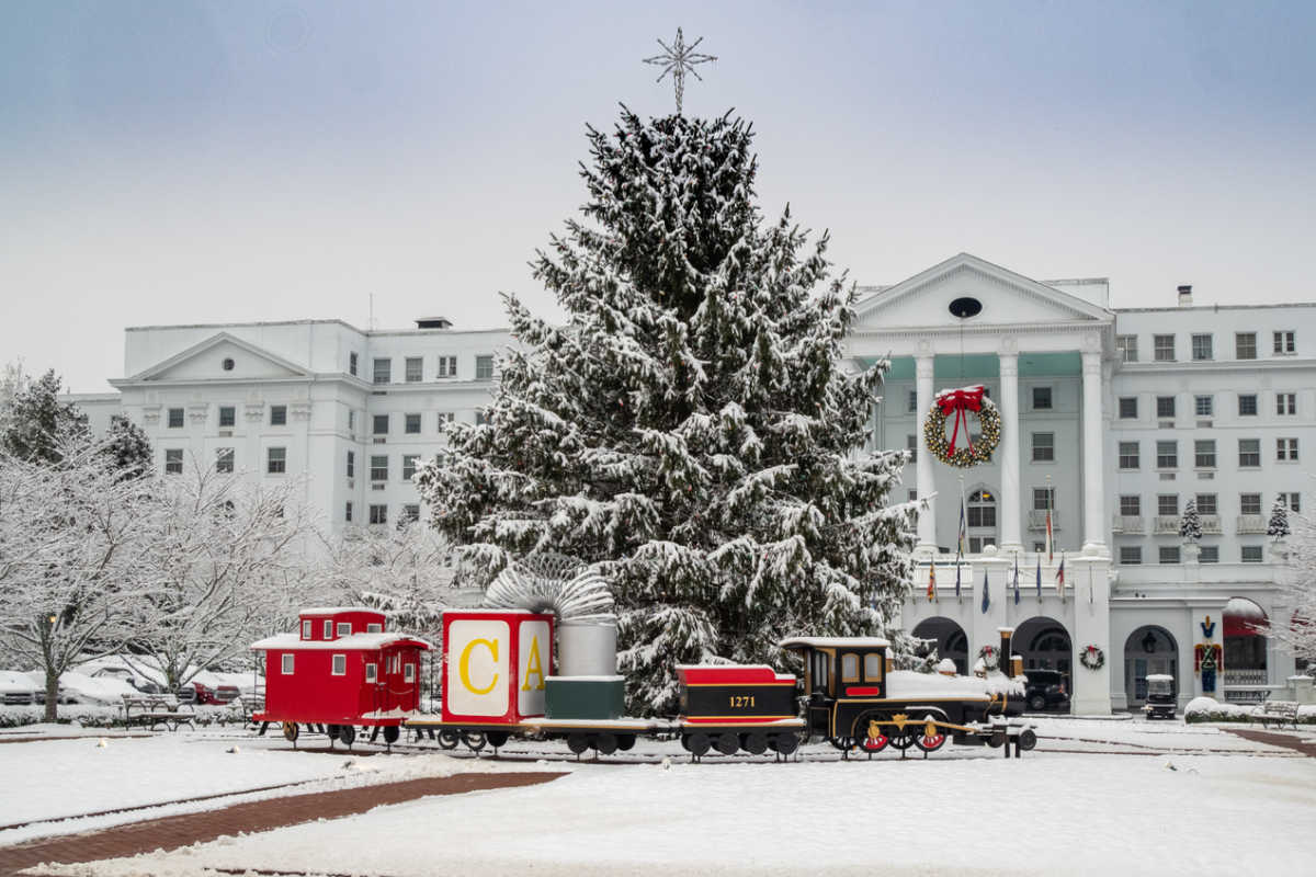 Greenbrier Christmas Tree Lighting Shelly Lighting