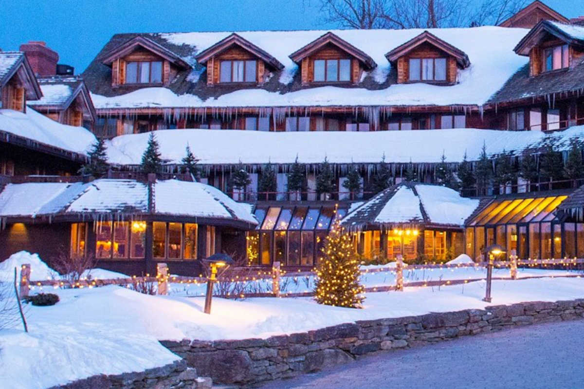 25 Best Christmas Hotels for Families (for 2023) - Groups Are A Trip