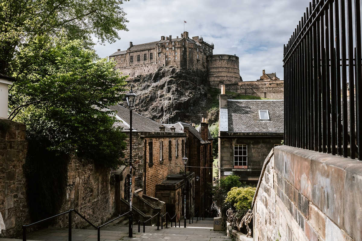 15 Fun Things to Do in Edinburgh for Couples - Groups Are A Trip