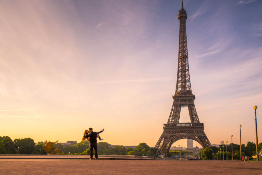 Romantic places in Europe Paris couple