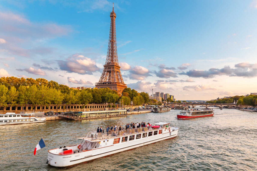 Seine River cruise Paris for couples