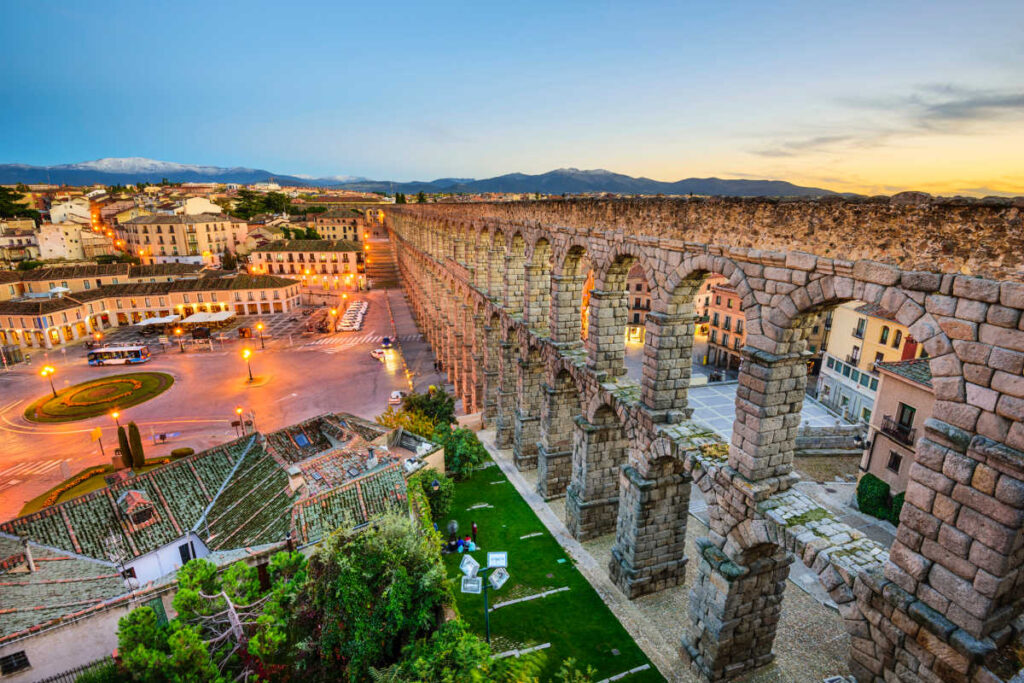 Segovia acqueduct sunrise