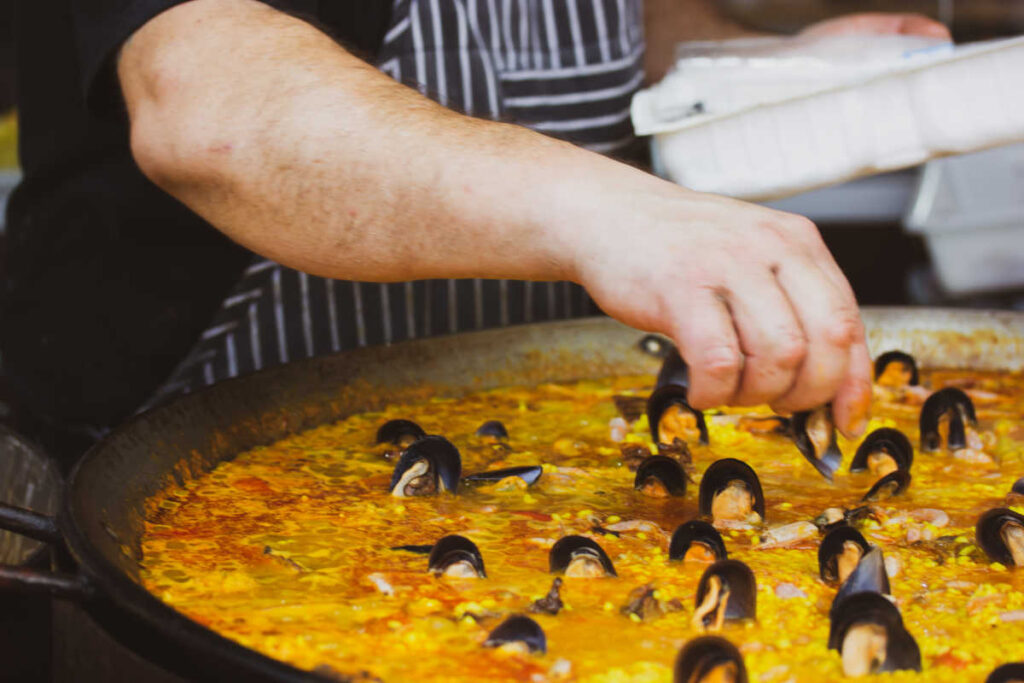 Spanish paella cooking class