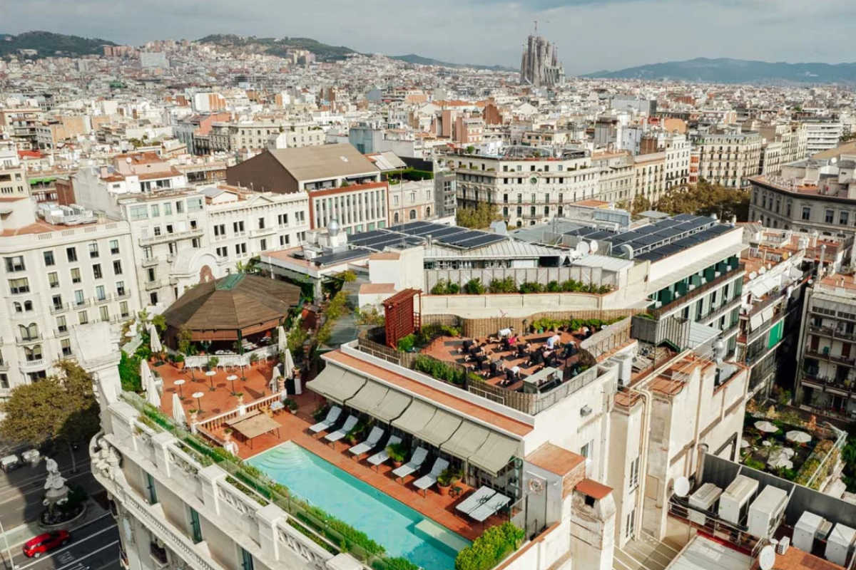 El Palace Barcelona rooftop bar pool
