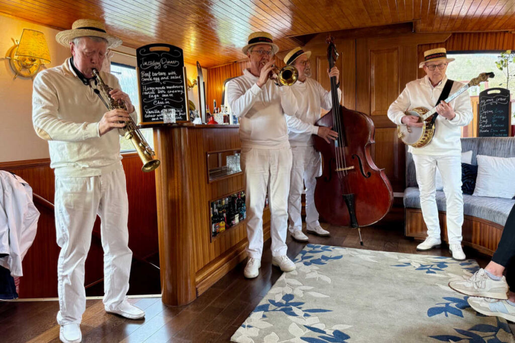 River Band Burgundy jazz